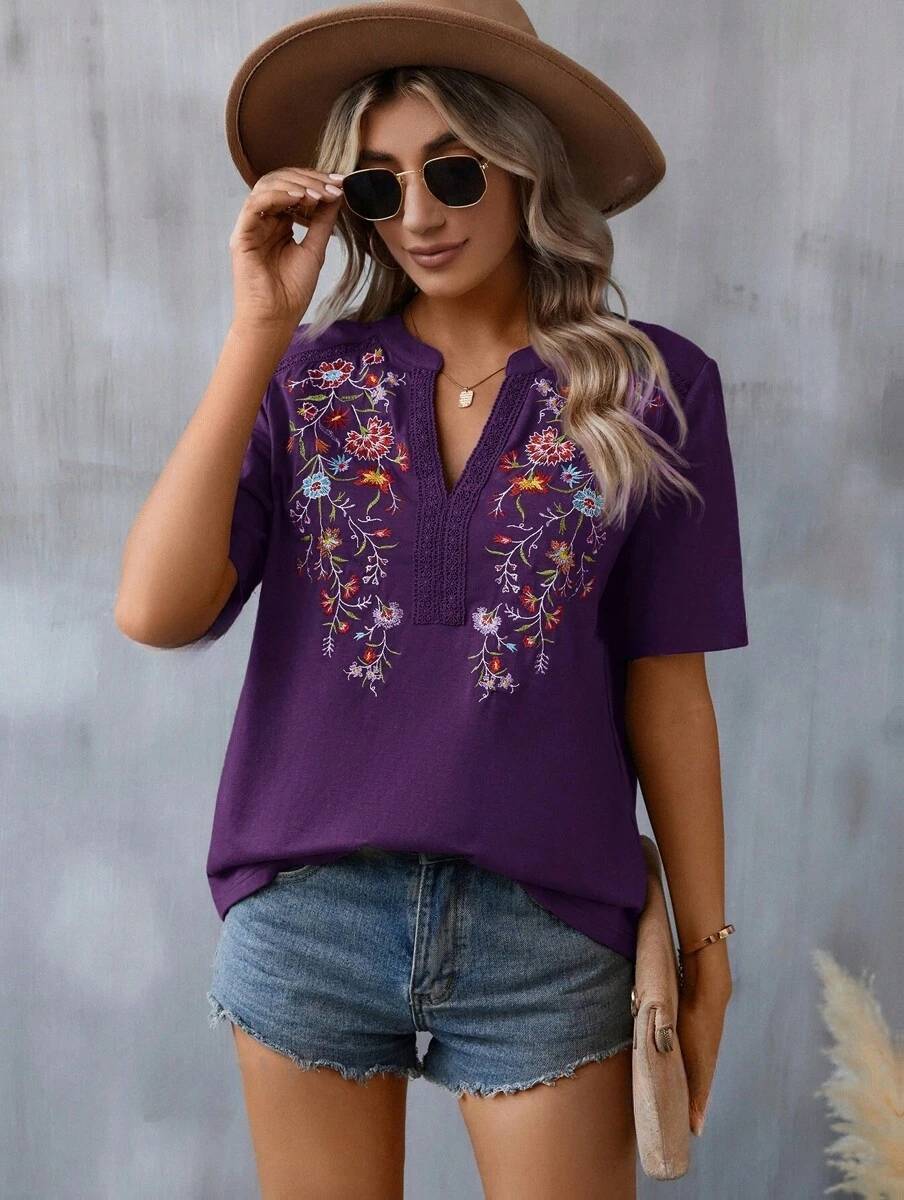 AVERY | V-neck blouse with flowers