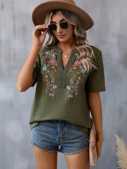 AVERY | V-neck blouse with flowers
